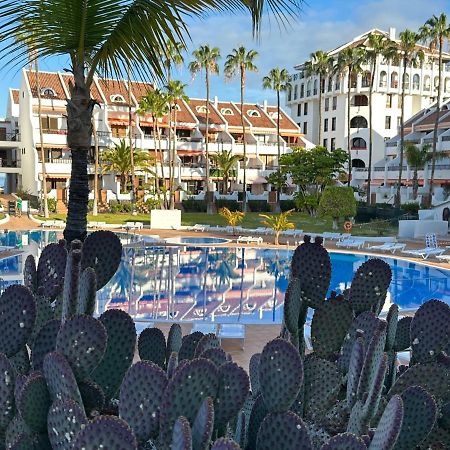 Sunny 2-Bedroom Apartment In Parque Santiago II Playa de las Americas  Luaran gambar