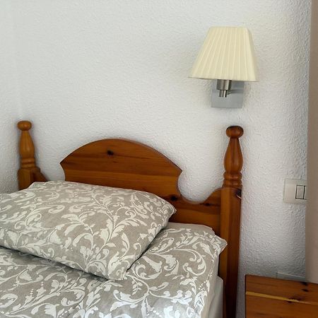 Sunny 2-Bedroom Apartment In Parque Santiago II Playa de las Americas  Luaran gambar
