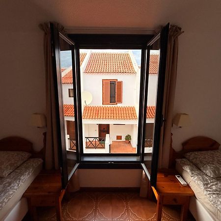 Sunny 2-Bedroom Apartment In Parque Santiago II Playa de las Americas  Luaran gambar