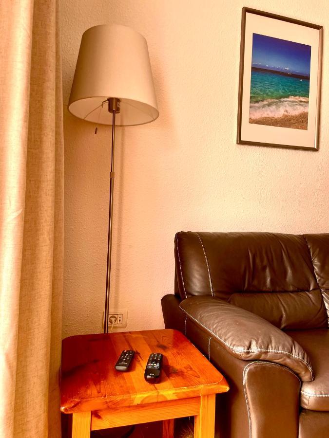 Sunny 2-Bedroom Apartment In Parque Santiago II Playa de las Americas  Luaran gambar