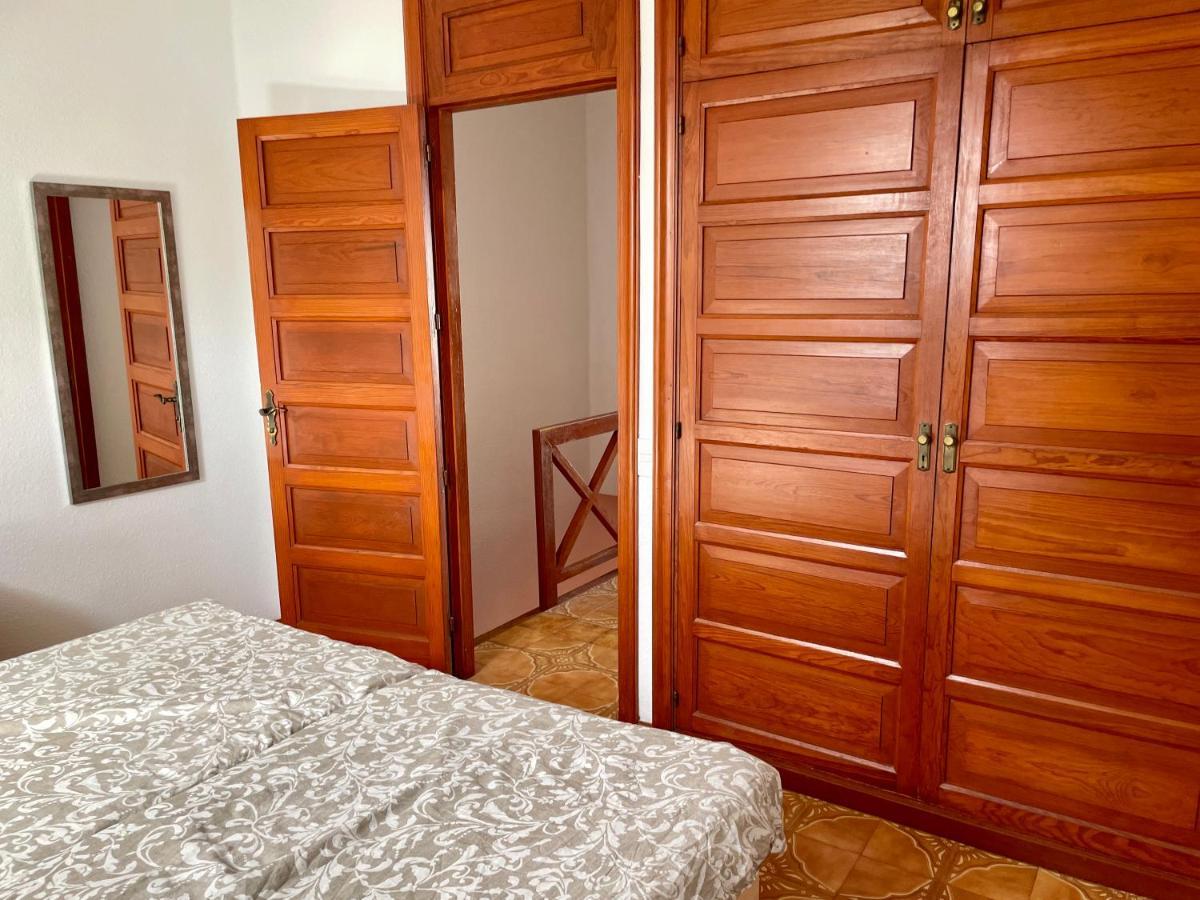 Sunny 2-Bedroom Apartment In Parque Santiago II Playa de las Americas  Luaran gambar