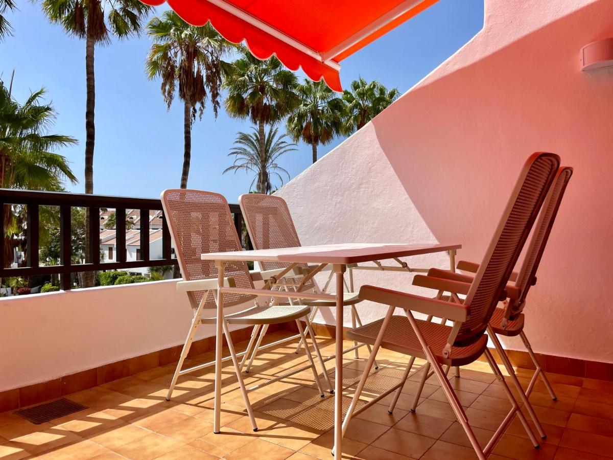 Sunny 2-Bedroom Apartment In Parque Santiago II Playa de las Americas  Luaran gambar