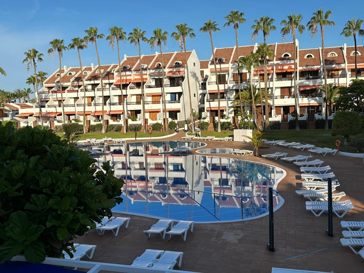 Sunny 2-Bedroom Apartment In Parque Santiago II Playa de las Americas  Luaran gambar