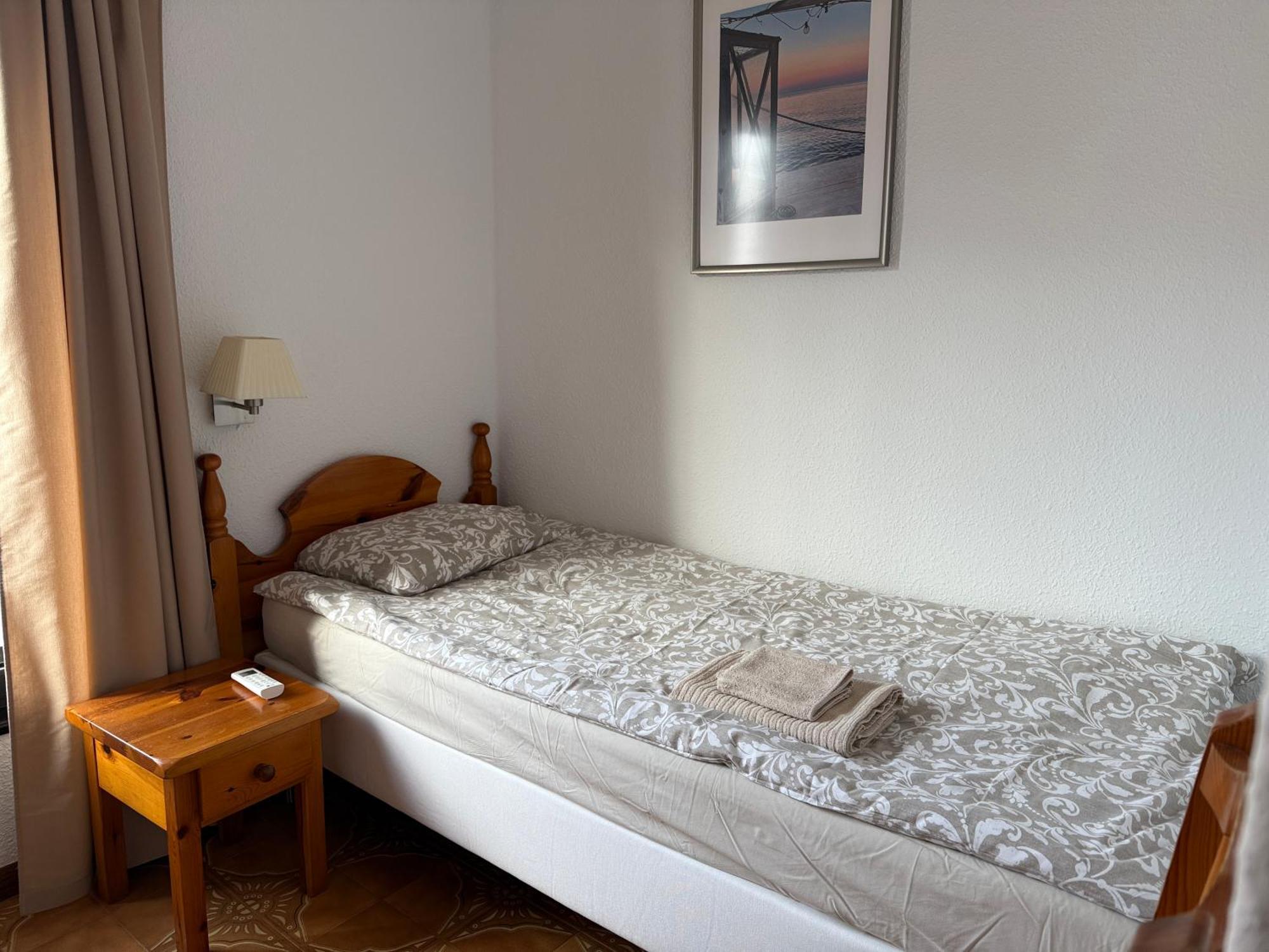Sunny 2-Bedroom Apartment In Parque Santiago II Playa de las Americas  Luaran gambar