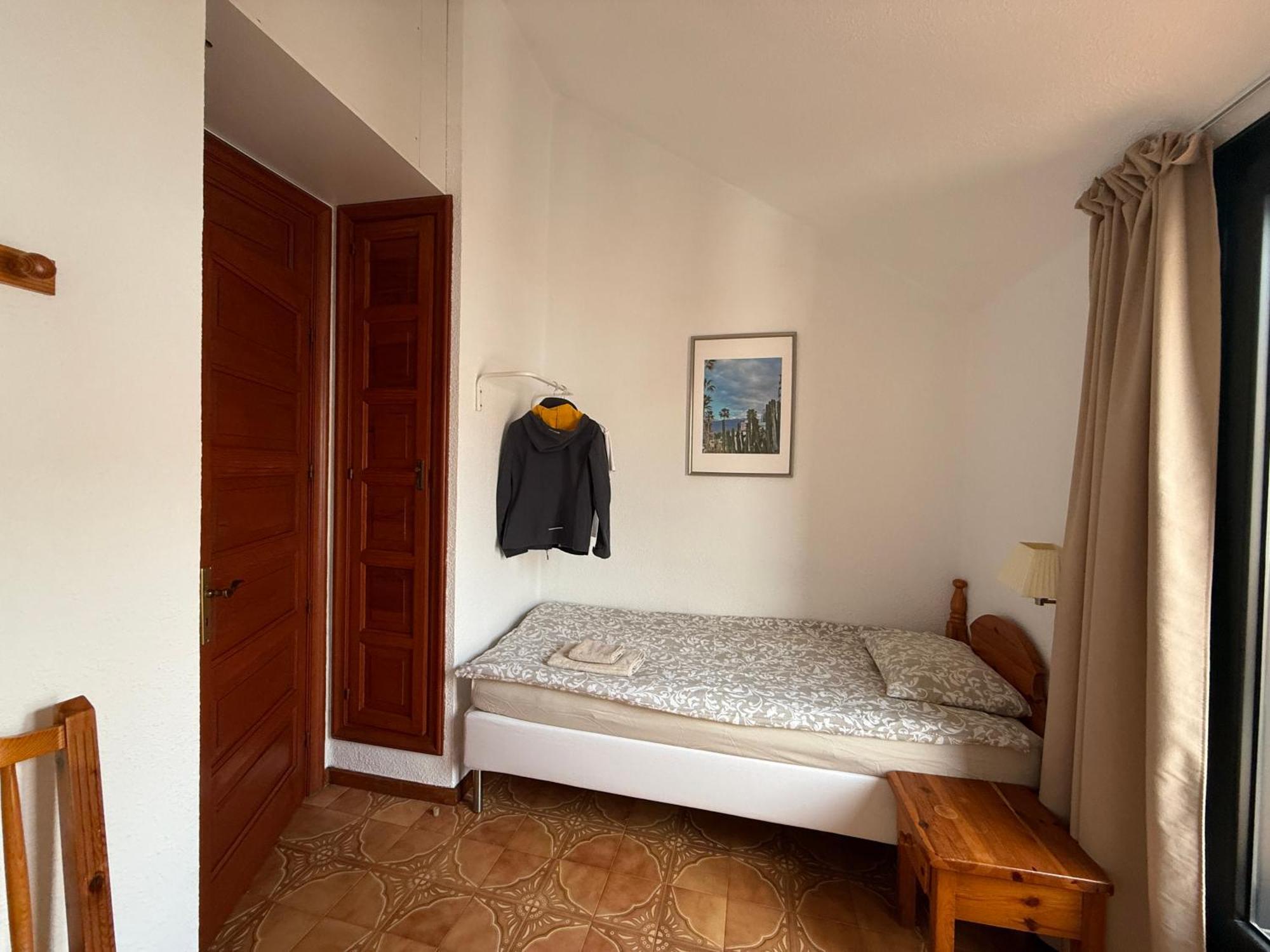 Sunny 2-Bedroom Apartment In Parque Santiago II Playa de las Americas  Luaran gambar
