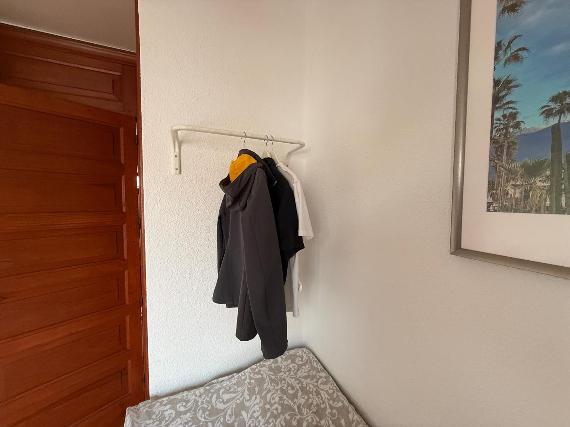 Sunny 2-Bedroom Apartment In Parque Santiago II Playa de las Americas  Luaran gambar